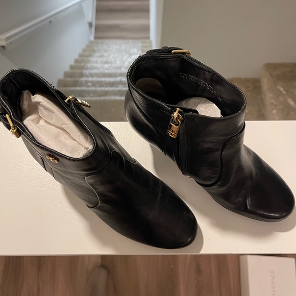 Tory Burch Black Wedge Booties (W7.5) - Picture 6 of 7